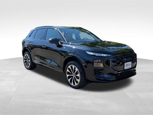 Mythos Black Metallic 2026 Audi Q3 S line