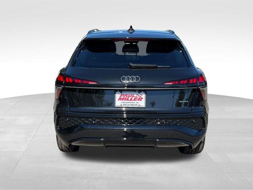 Mythos Black Metallic 2026 Audi Q3 S line