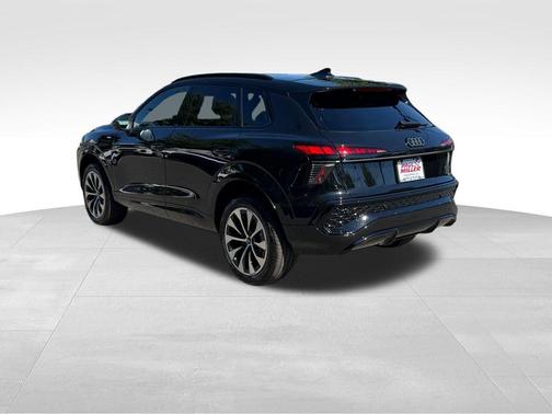 Mythos Black Metallic 2026 Audi Q3 S line