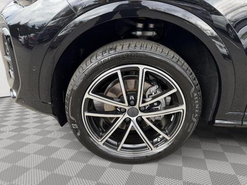 Mythos Black Metallic 2026 Audi Q5 PLUS