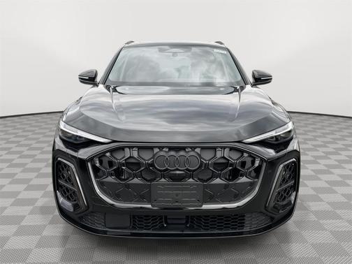 Mythos Black Metallic 2026 Audi Q5 PLUS