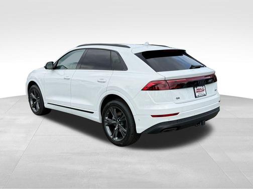 Glacier White Metallic 2026 Audi Q8