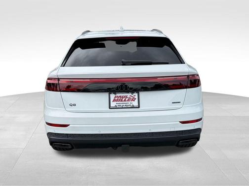 Glacier White Metallic 2026 Audi Q8