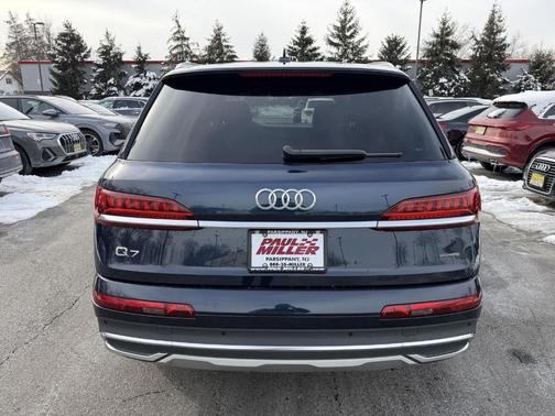 2023 Audi Q7 55 Premium Plus
