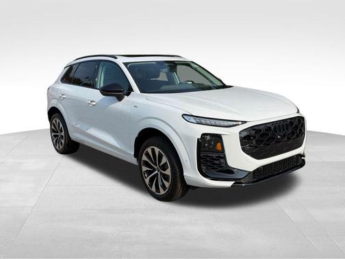 Glacier White Metallic 2026 Audi Q3 S line
