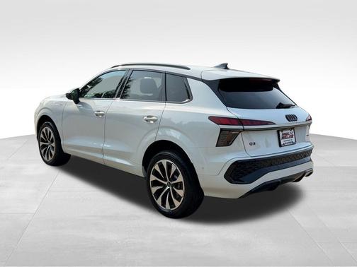 Glacier White Metallic 2026 Audi Q3 S line