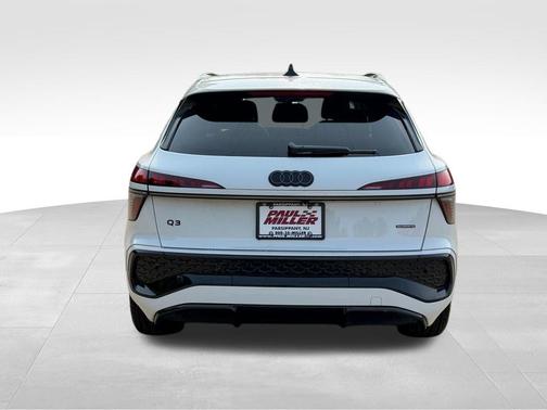 Glacier White Metallic 2026 Audi Q3 S line