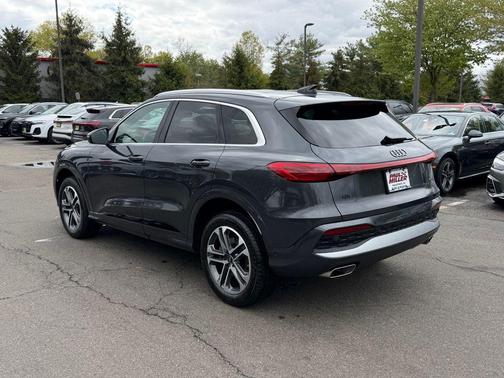 Tambora Gray Metallic 2025 Audi Q5 2.0T quattro Premium