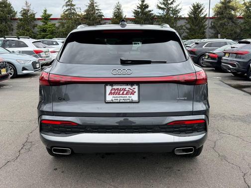 Tambora Gray Metallic 2025 Audi Q5 2.0T quattro Premium