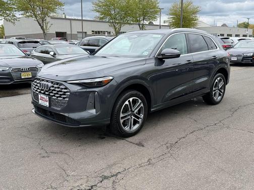 Tambora Gray Metallic 2025 Audi Q5 2.0T quattro Premium