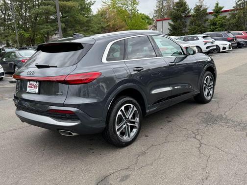 Tambora Gray Metallic 2025 Audi Q5 2.0T quattro Premium