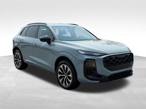 Arrow Gray Pearl 2026 Audi Q3 S line