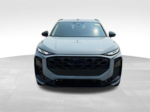Arrow Gray Pearl 2026 Audi Q3 S line