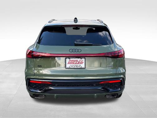 Green Metallic 2026 Audi Q5 PLUS