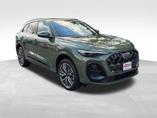 Green Metallic 2026 Audi Q5 PLUS