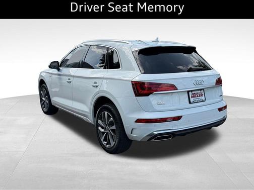 Glacier White Metallic 2024 Audi Q5 45 S line quattro Premium