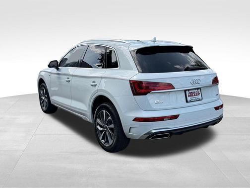 Glacier White Metallic 2024 Audi Q5 45 S line quattro Premium