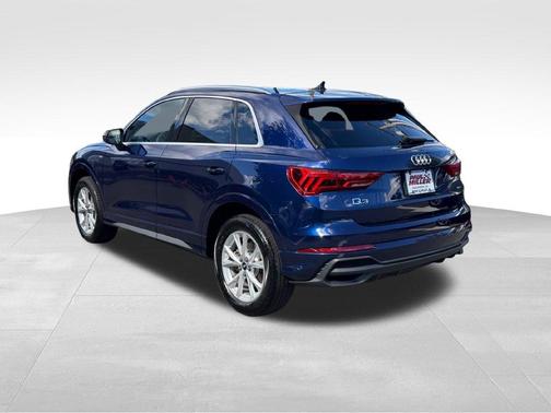 Navarra Blue Metallic 2024 Audi Q3 45 S line Premium