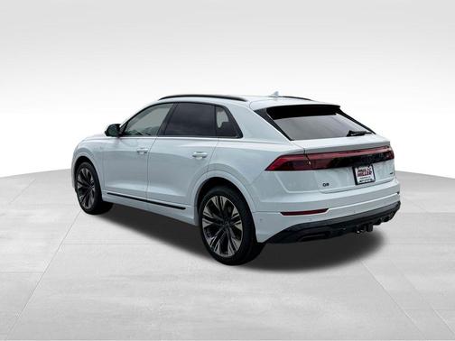 Glacier White Metallic 2026 Audi Q8