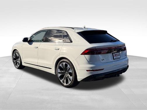 Glacier White Metallic 2027 Audi Q8