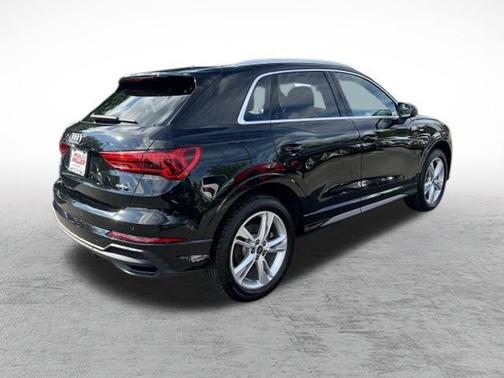 2024 Audi Q3 45 S line Premium