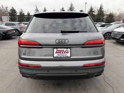 2025 Audi Q7 45 Premium