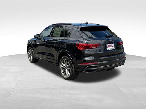 Mythos Black Metallic 2023 Audi Q3 45 S line Premium