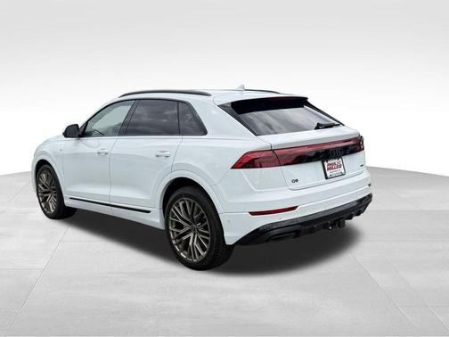 Glacier White Metallic 2027 Audi Q8