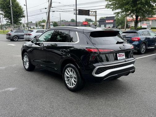 Mythos Black Metallic 2026 Audi Q3 S line