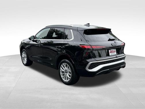 Mythos Black Metallic 2026 Audi Q3 S line