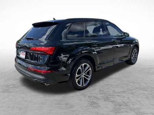 2025 Audi Q7 45 Premium Plus