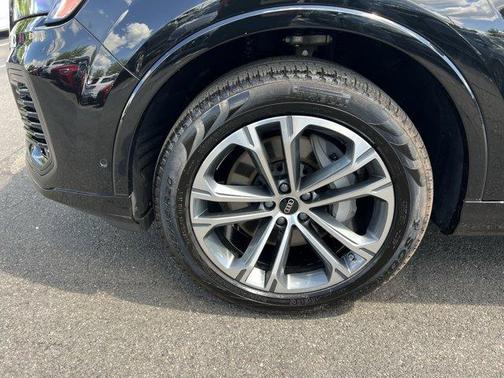 2025 Audi Q7 45 Premium Plus