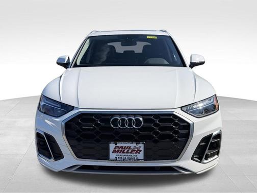 Ibis White 2023 Audi Q5 45 S line quattro Premium