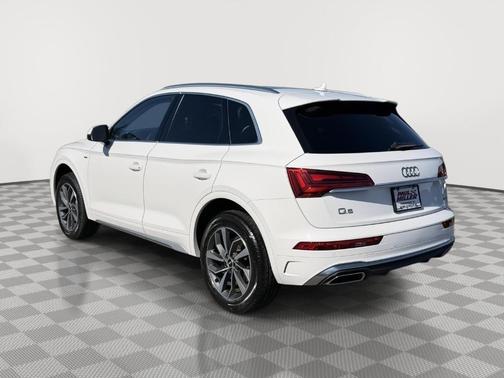 Ibis White 2023 Audi Q5 45 S line Premium Plus