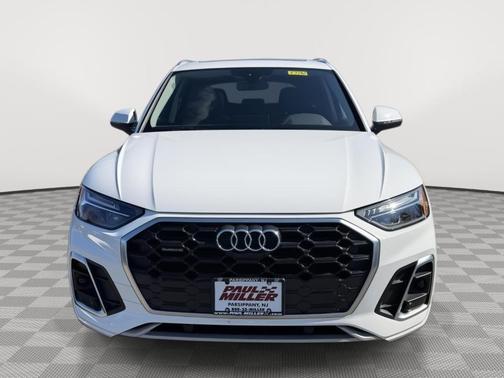 Ibis White 2023 Audi Q5 45 S line Premium Plus