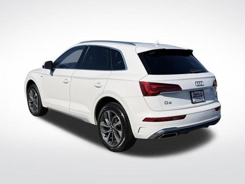 Ibis White 2023 Audi Q5 45 S line quattro Premium