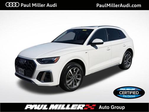 Ibis White 2023 Audi Q5 45 S line quattro Premium