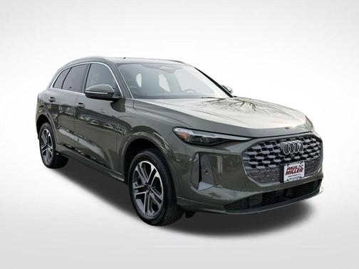 District Green Metallic 2025 Audi Q5 2.0T quattro Premium