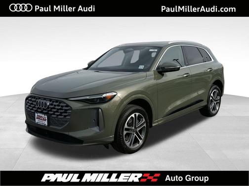 District Green Metallic 2025 Audi Q5 2.0T quattro Premium