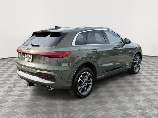 District Green Metallic 2025 Audi Q5 2.0T quattro Premium