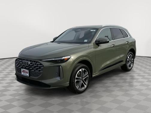 District Green Metallic 2025 Audi Q5 2.0T quattro Premium