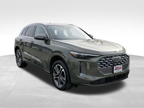 District Green Metallic 2025 Audi Q5 2.0T quattro Premium