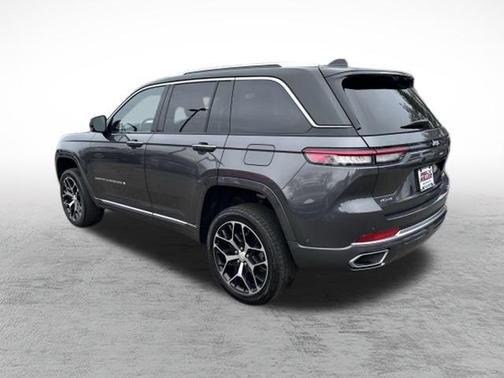 2022 Jeep Grand Cherokee Summit