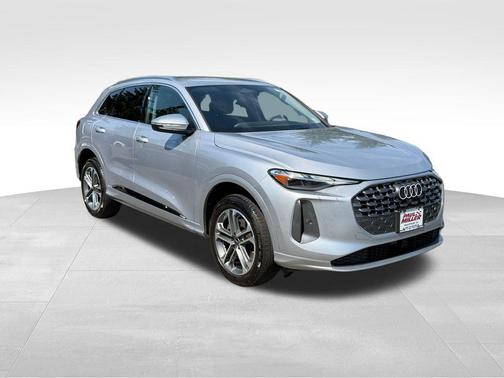 Florett Silver Metallic 2025 Audi Q5 2.0T quattro Premium