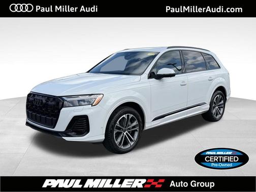 Glacier White Metallic 2025 Audi Q7 45 Premium