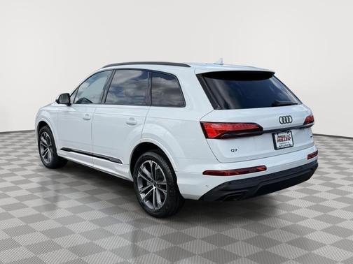 Glacier White Metallic 2025 Audi Q7 45 Premium