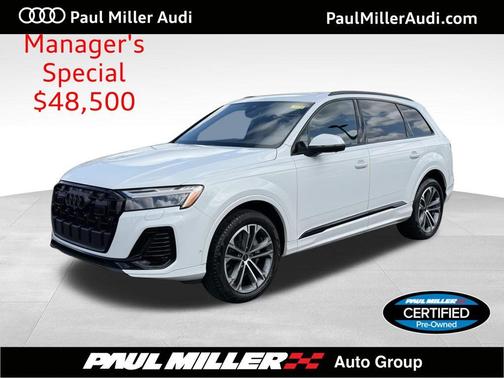 Glacier White Metallic 2025 Audi Q7 45 Premium