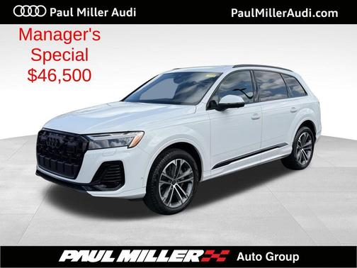 Glacier White Metallic 2025 Audi Q7 45 Premium