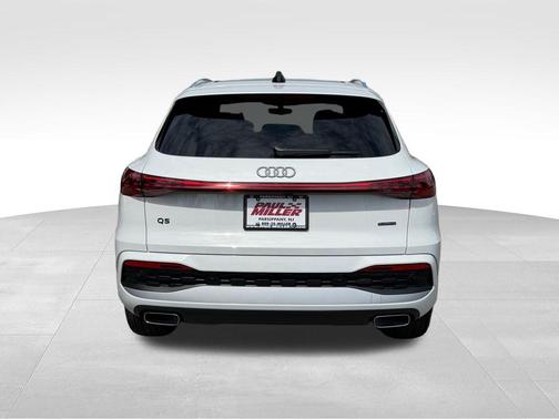 Glacier White Metallic 2026 Audi Q5 PLUS