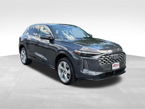 Tambora Gray Metallic 2025 Audi Q5 2.0T quattro Premium
